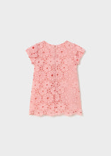 Cargar imagen en el visor de la galería, Vestido guipur rosado
