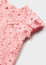Cargar imagen en el visor de la galería, Vestido guipur rosado
