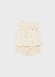 Conjunto bermuda combinada guipur garbanzo
