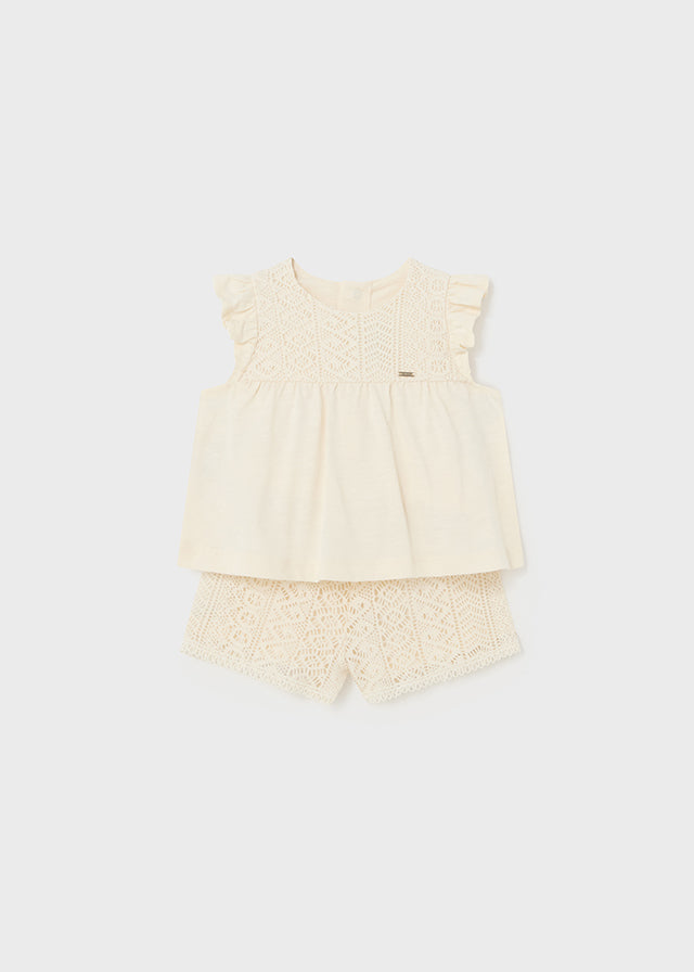 Conjunto bermuda combinada guipur garbanzo