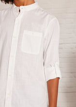 Cargar imagen en el visor de la galería, Camisa cuello mao Blanco
