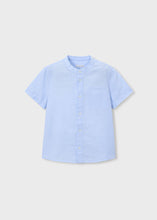 Cargar imagen en el visor de la galería, Camisa lino cuello mao Celeste
