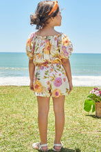 Cargar imagen en el visor de la galería, Conjunto short + blusa flores crudo

