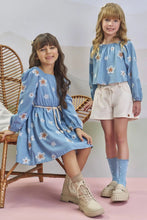 Cargar imagen en el visor de la galería, Vestido flores bordadas Celeste
