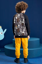 Cargar imagen en el visor de la galería, Polera french terry "monsters" negro 6 años
