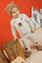 Cargar imagen en el visor de la galería, Pantuflas &quot;huellitas&quot; camel
